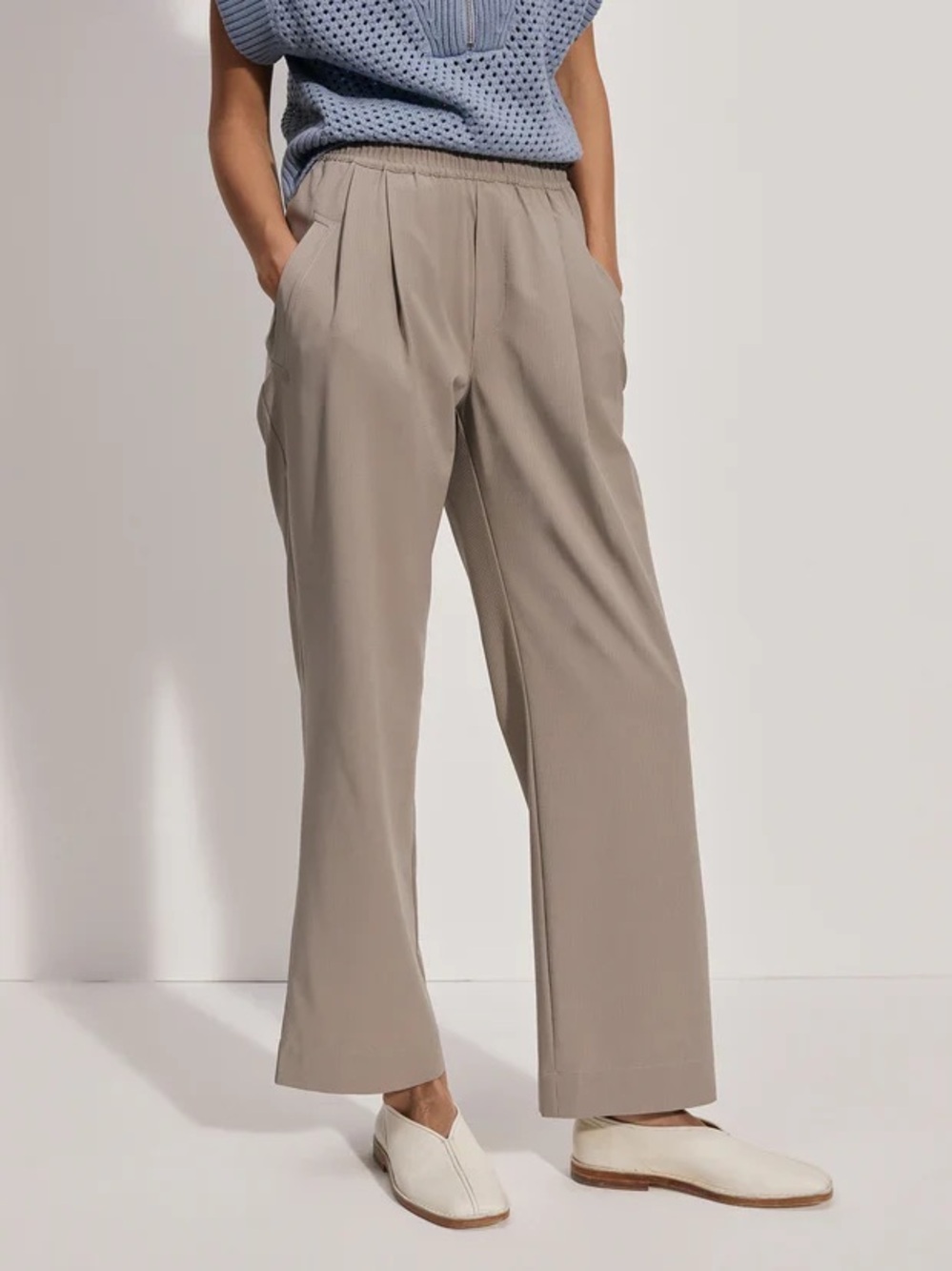 Varley Tacoma Straight Pleat Pant 28 Lightweight Stretch Ripstop in Cinder M